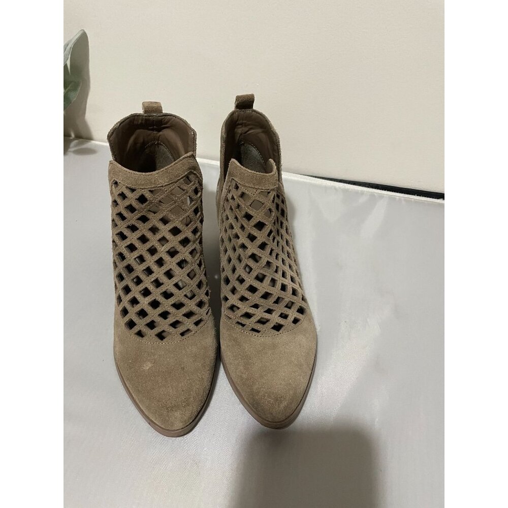 Crown Vintage Women's 6M Taupe Suede Cutout Ankle Booties